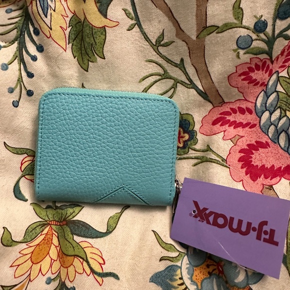 Update: Sold Tiffany & Co blue wallet - Picture 2 of 5